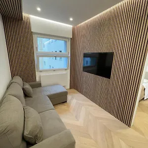Appartamento Bilocale Luxury A 50 Mt Dalla Stazione Di, Milano